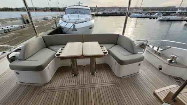 PRINCESS Y72 - View 3