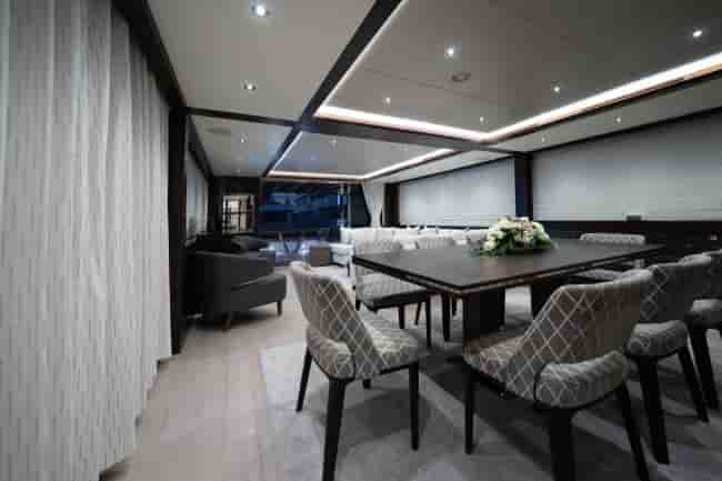 SUNSEEKER 95 YACHT - View 4