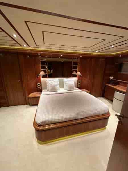 FERRETTI CUSTOM LINE 94 - View 27