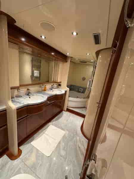 FERRETTI CUSTOM LINE 94 - View 31