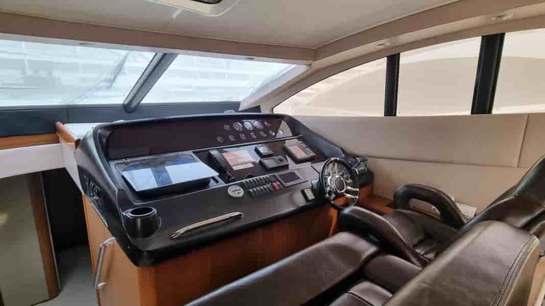 Sunseeker Predator 62 - View 3
