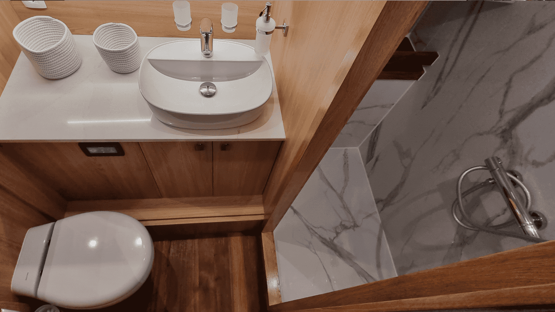 Monachus Issa 45 fly - View 12