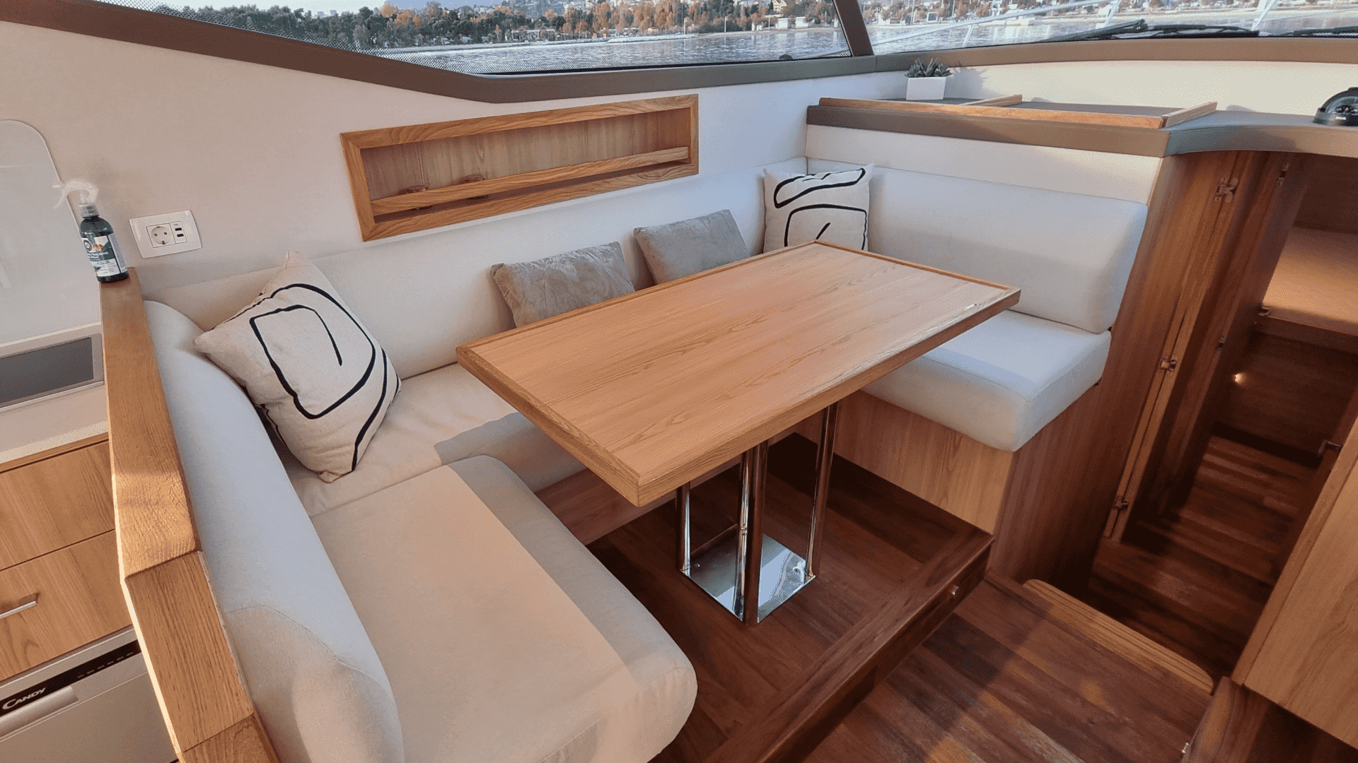 Monachus Issa 45 fly - View 5