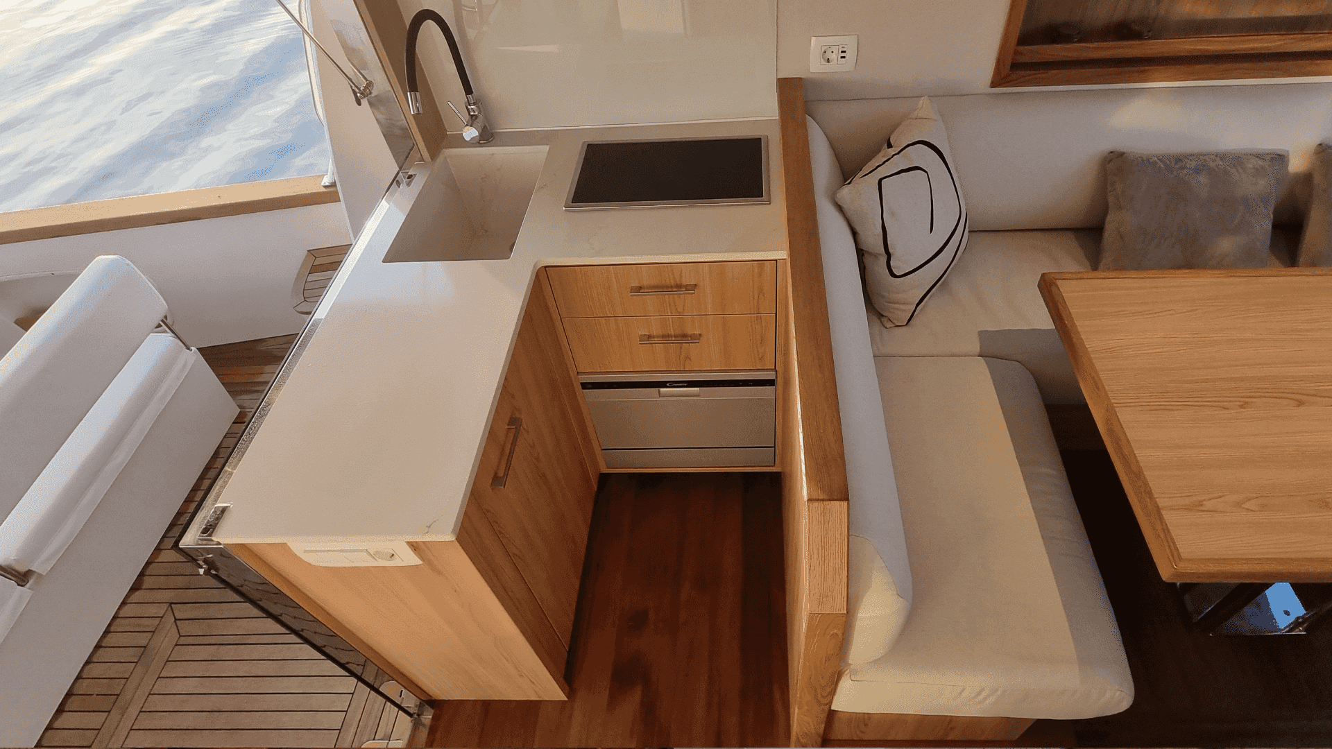 Monachus Issa 45 fly - View 6