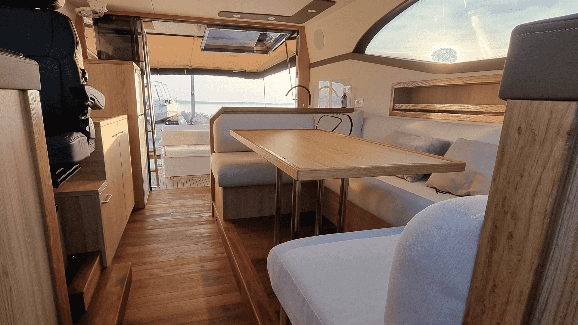 Monachus Issa 45 fly - View 7