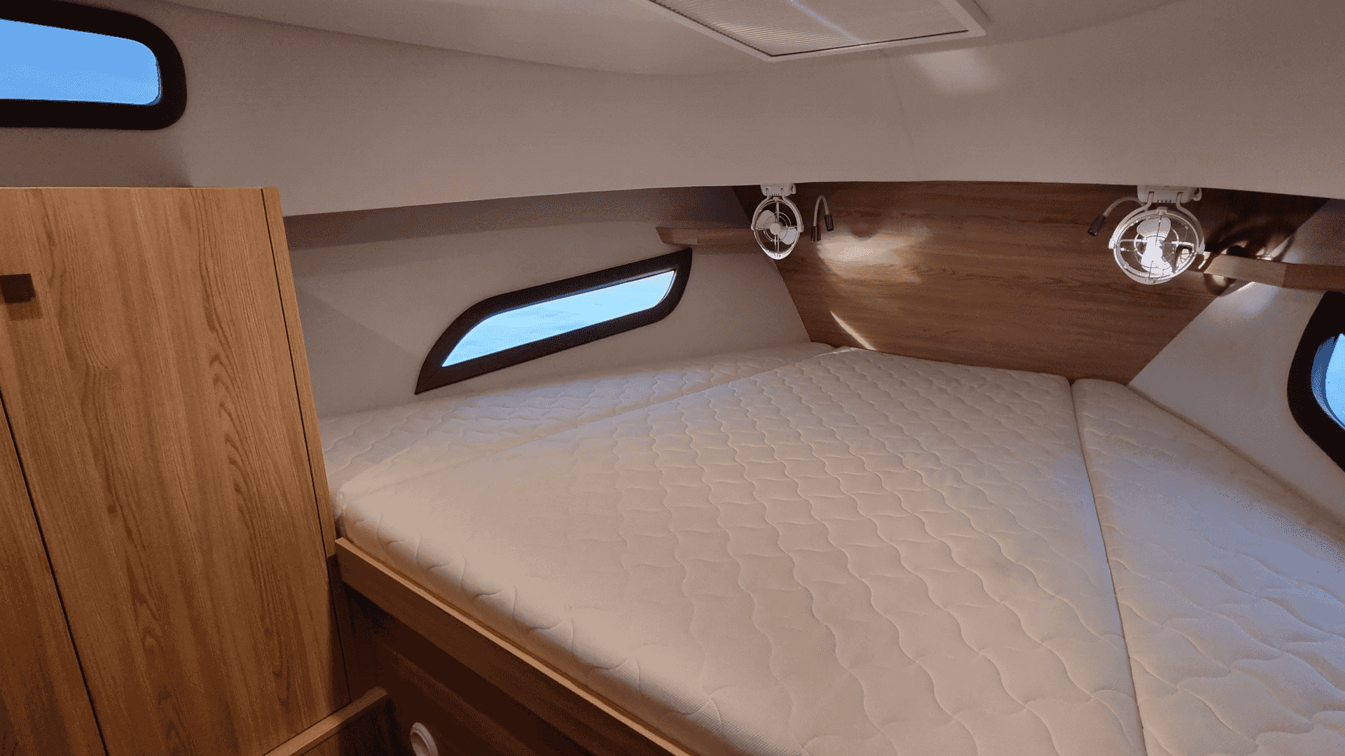 Monachus Issa 45 fly - View 8