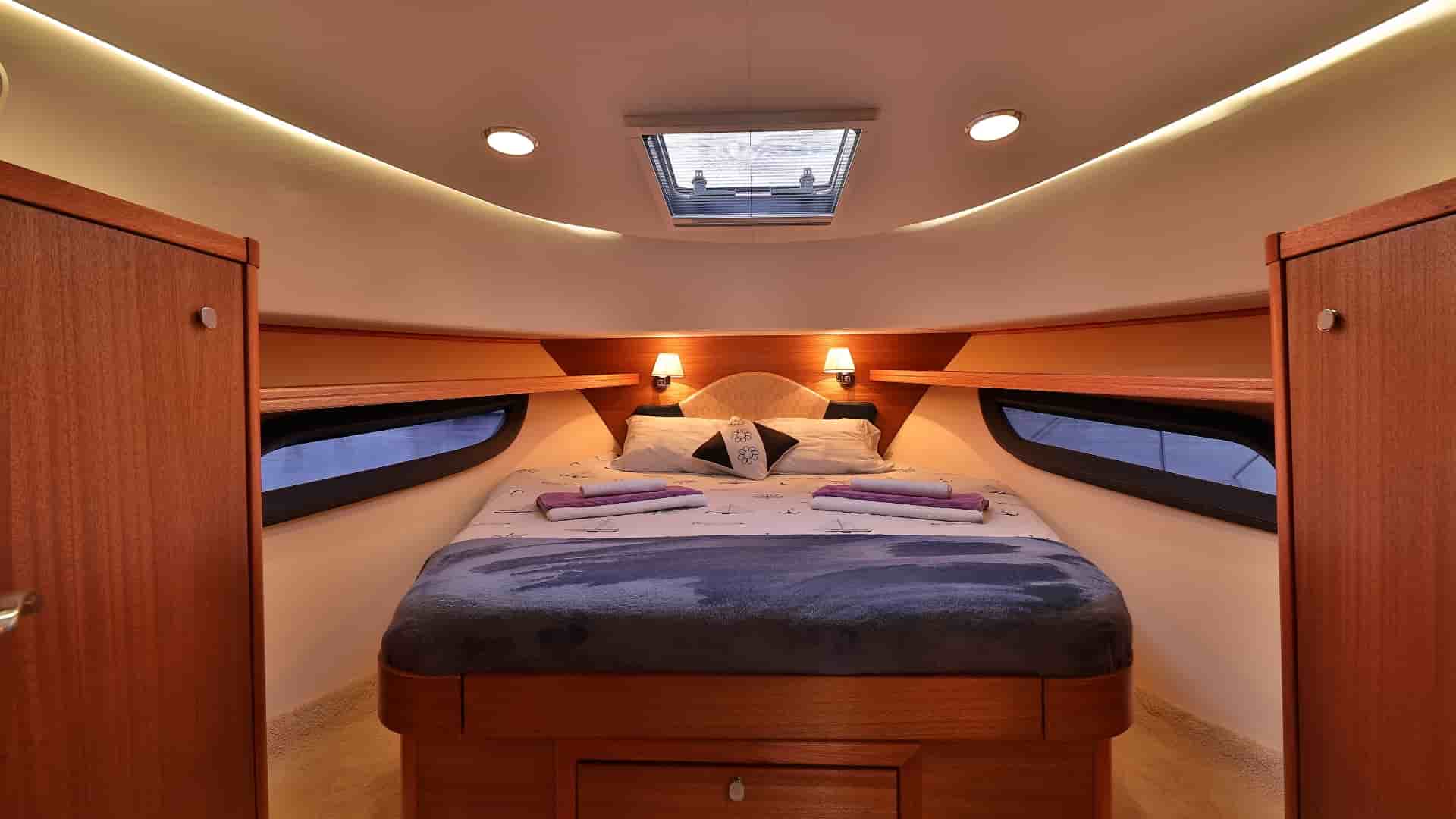 Monachus Issa - View 7