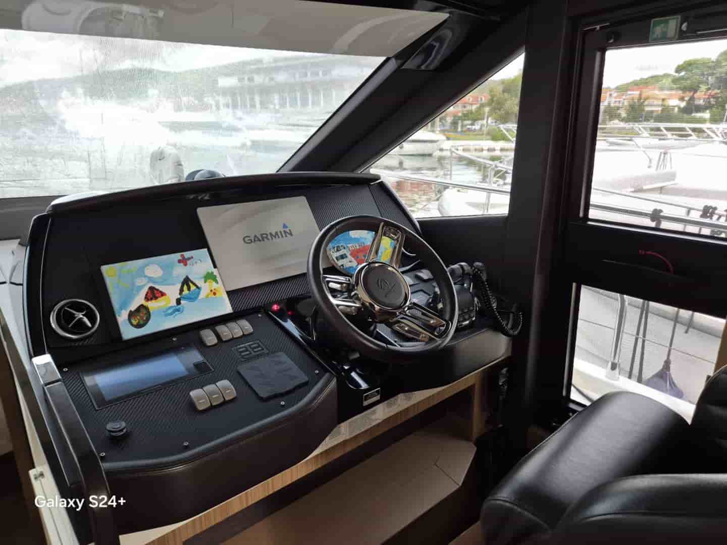 Absolute 52 - View 12