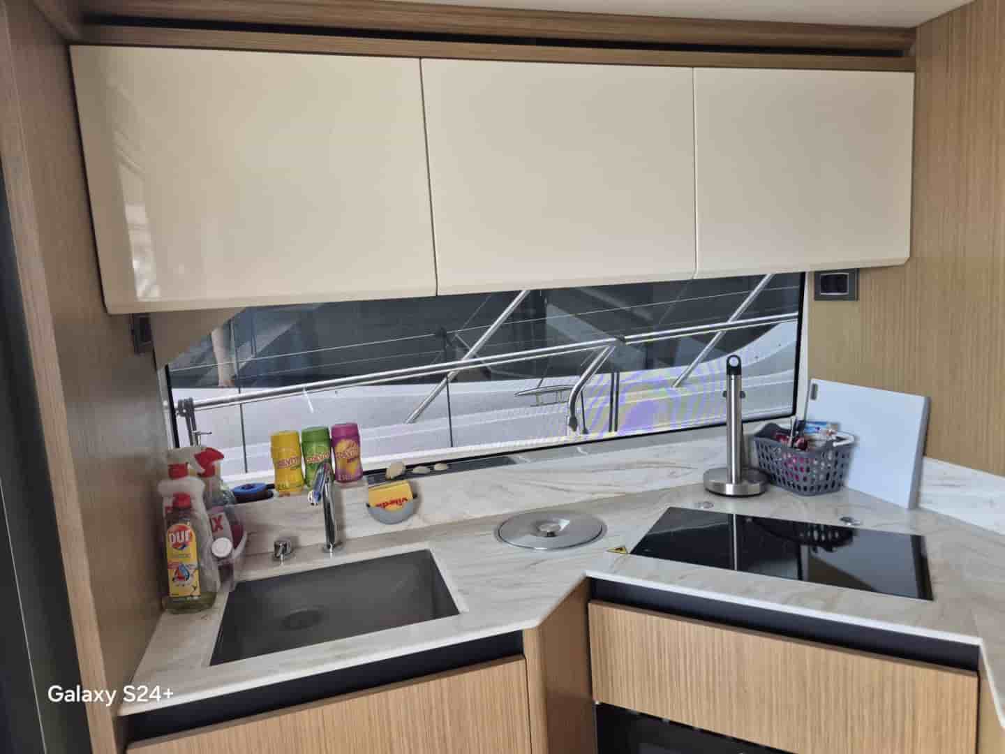 Absolute 52 - View 13