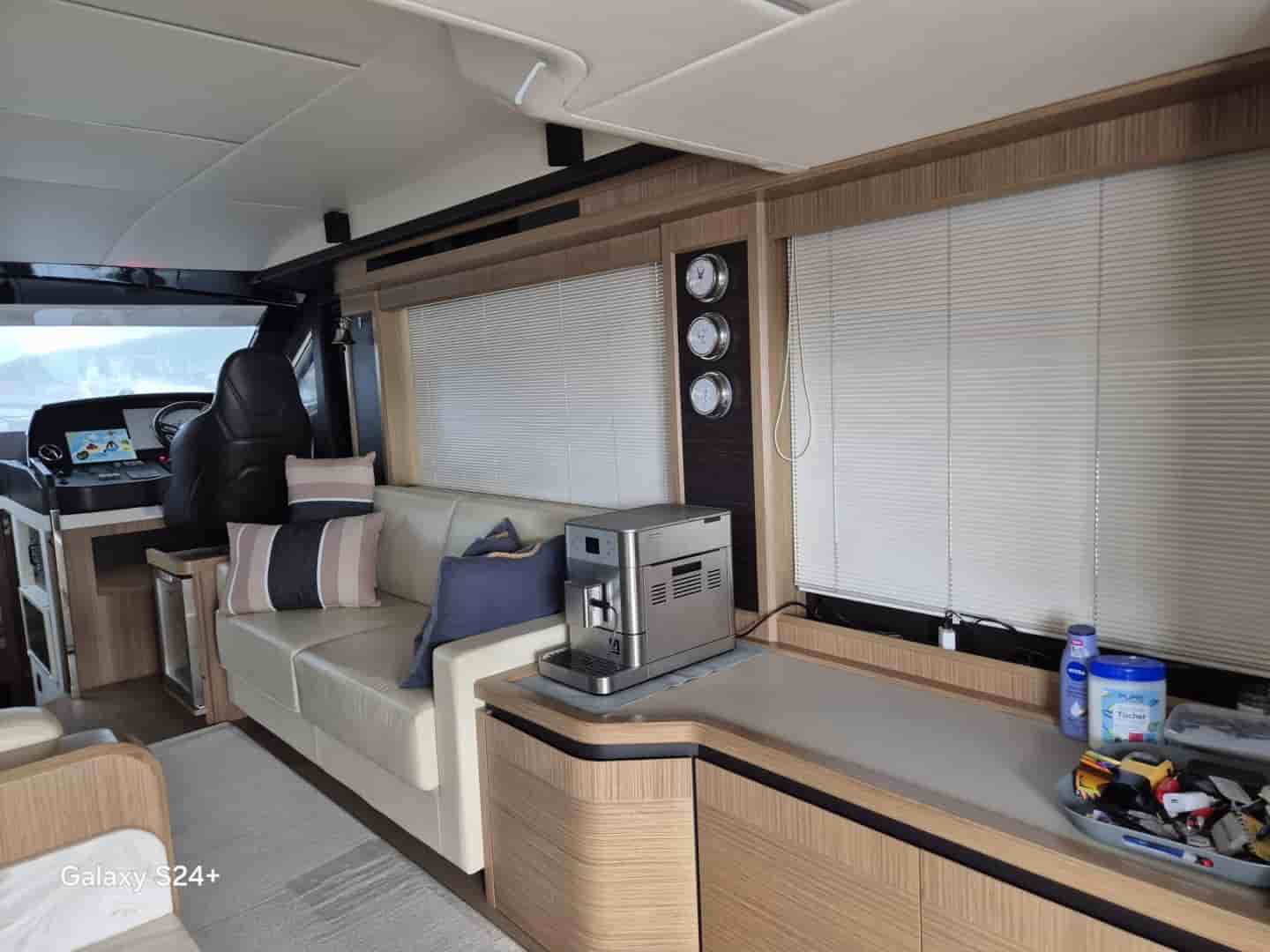 Absolute 52 - View 14