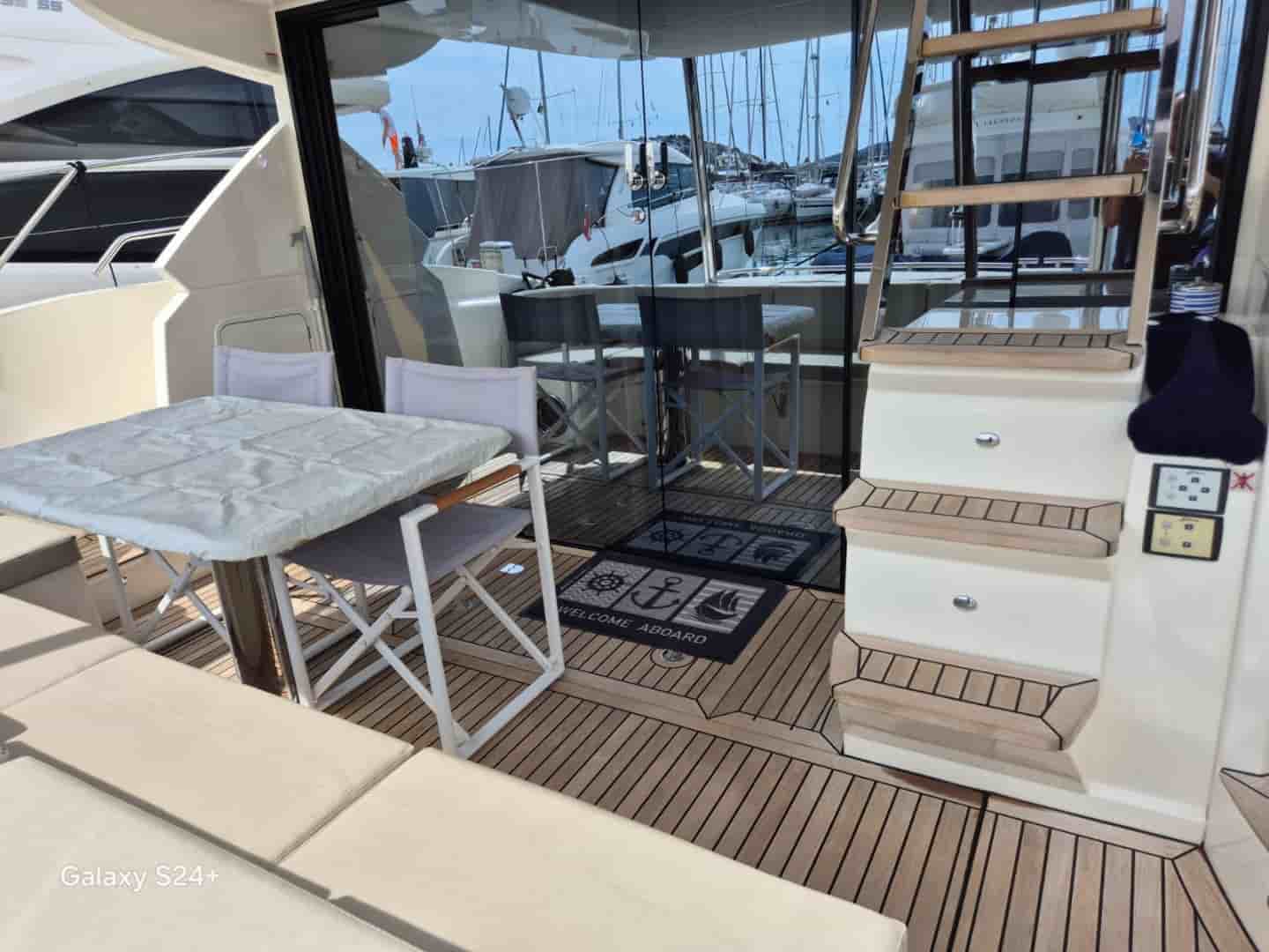 Absolute 52 - View 15