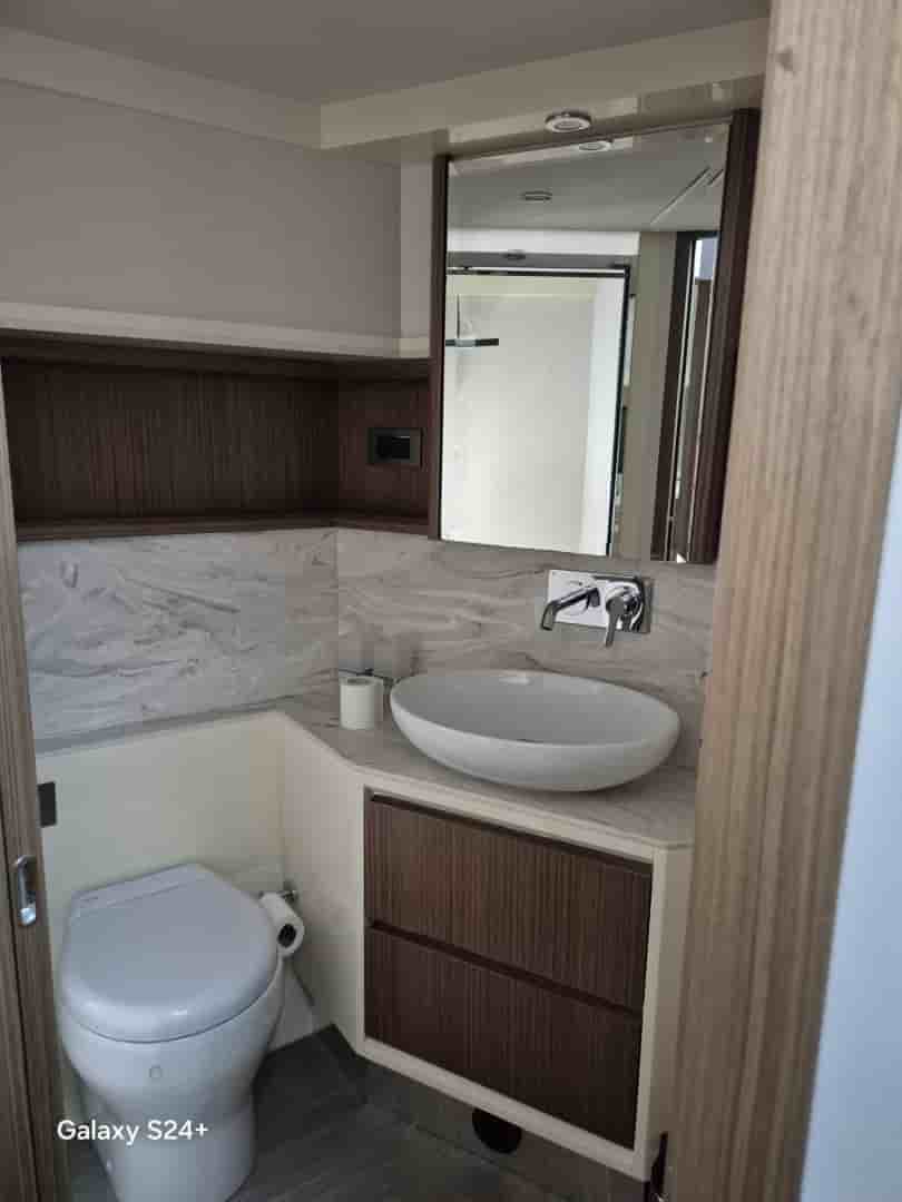 Absolute 52 - View 2