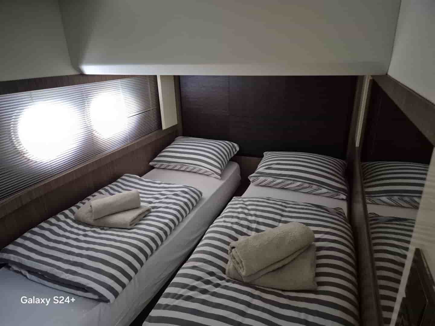 Absolute 52 - View 4