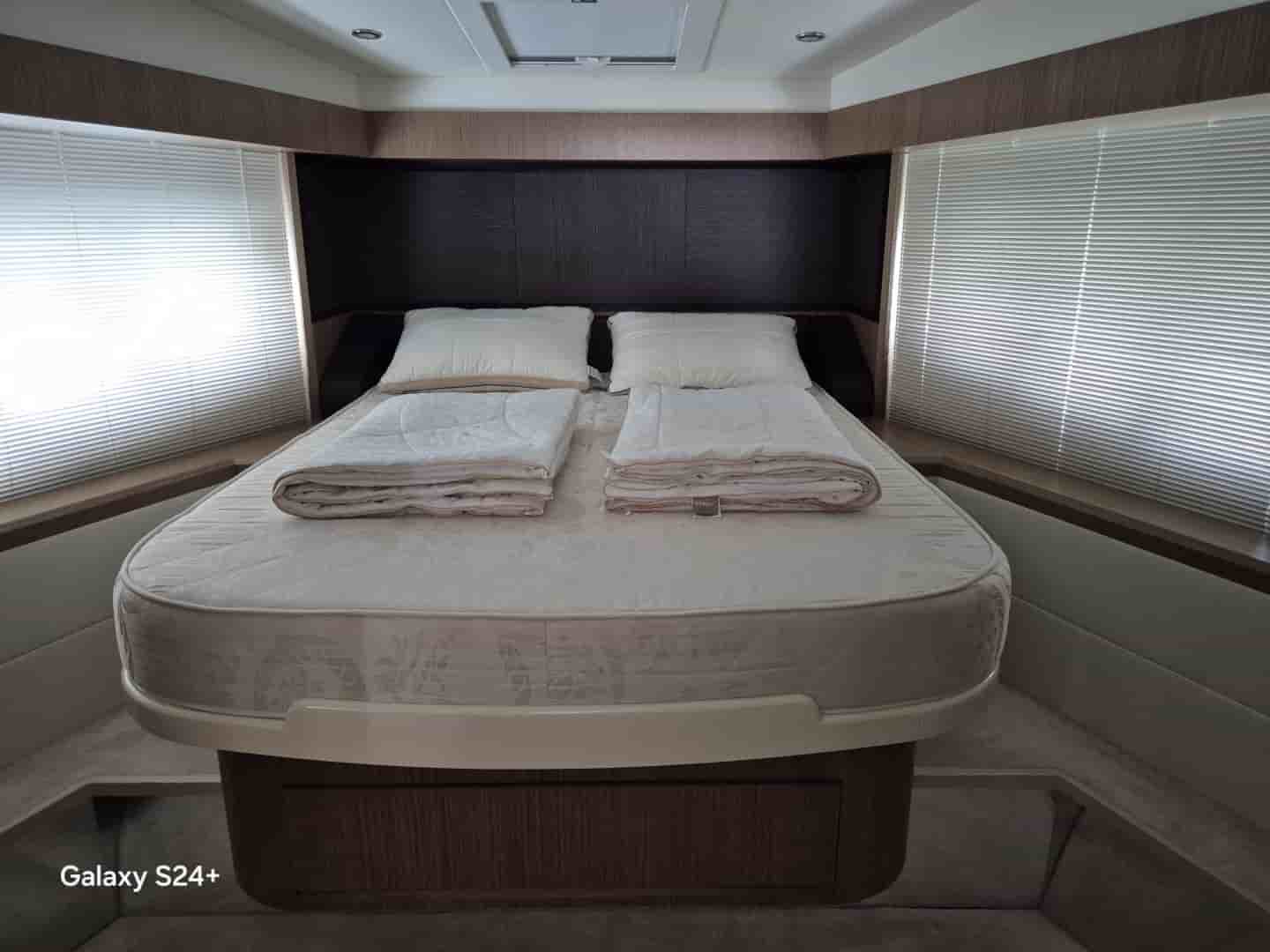 Absolute 52 - View 5