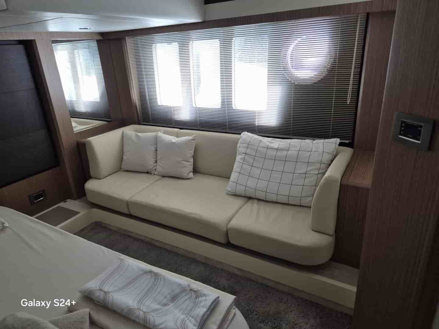 Absolute 52 - View 6