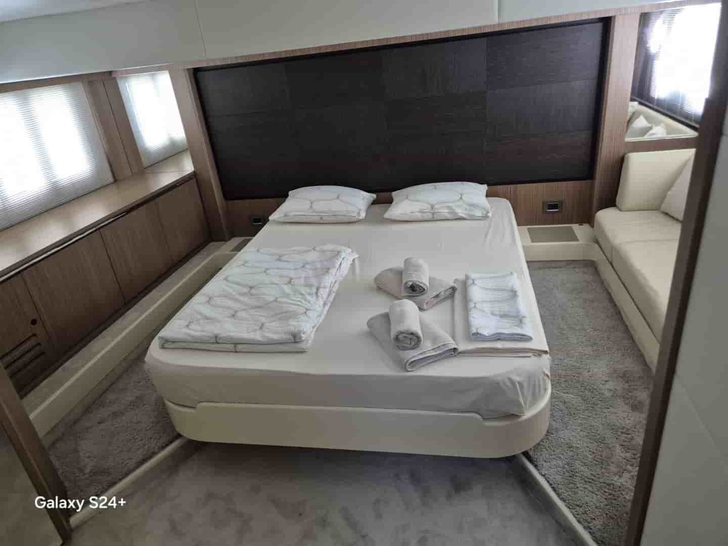 Absolute 52 - View 7