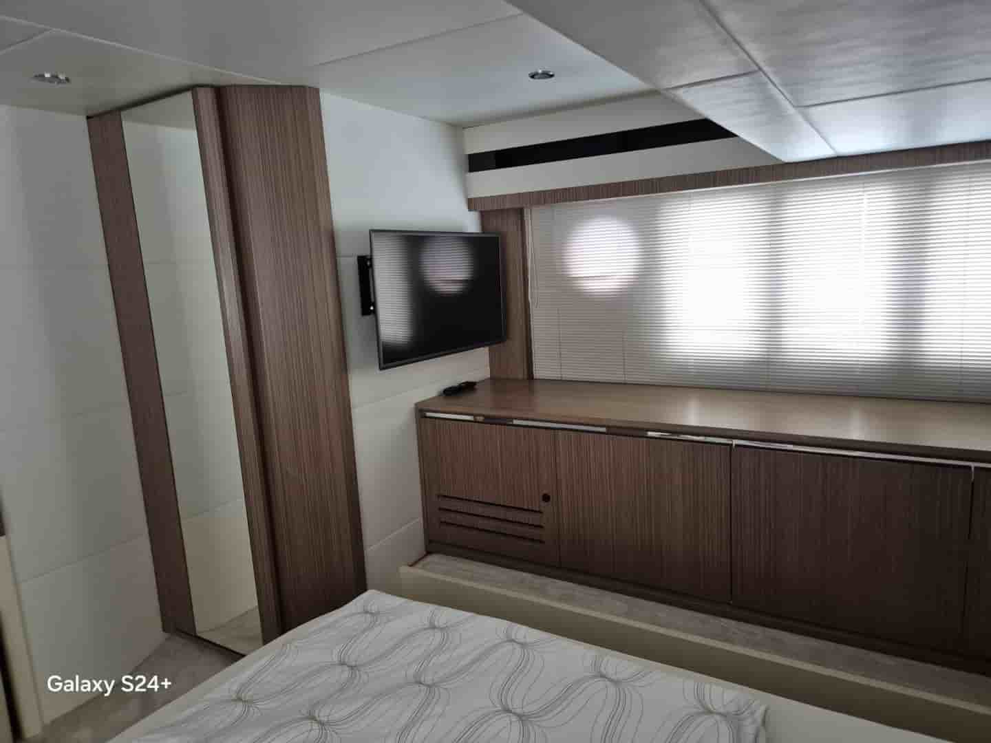 Absolute 52 - View 9