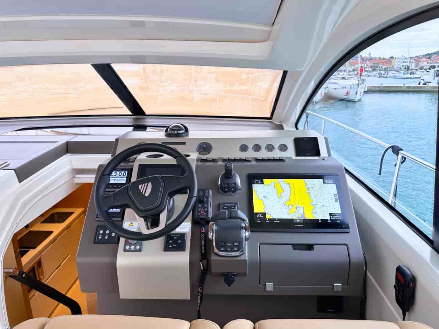 Fairline 48 Targa - View 2