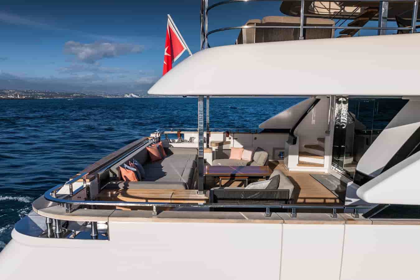 Custom Line Ferretti group Custom line Navetta 33 - View 4