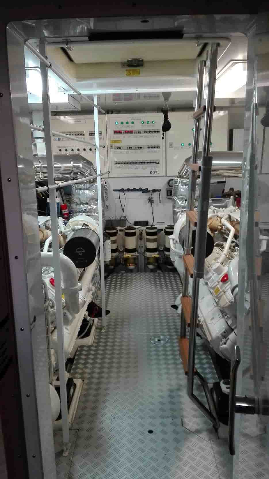 Leonard Yachts Leonard 74 2009 for sale - View 12