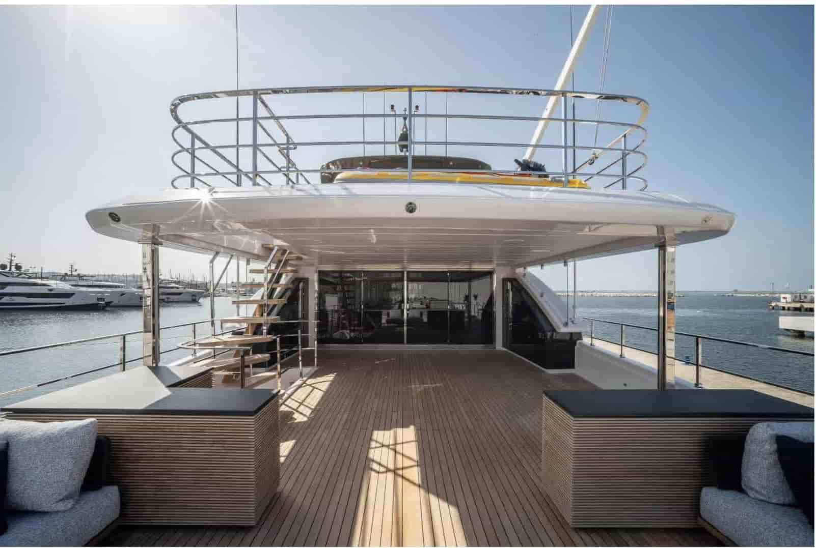 Custom Line Ferretti group CUSTOM LINE NAVETTA 42 - View 2