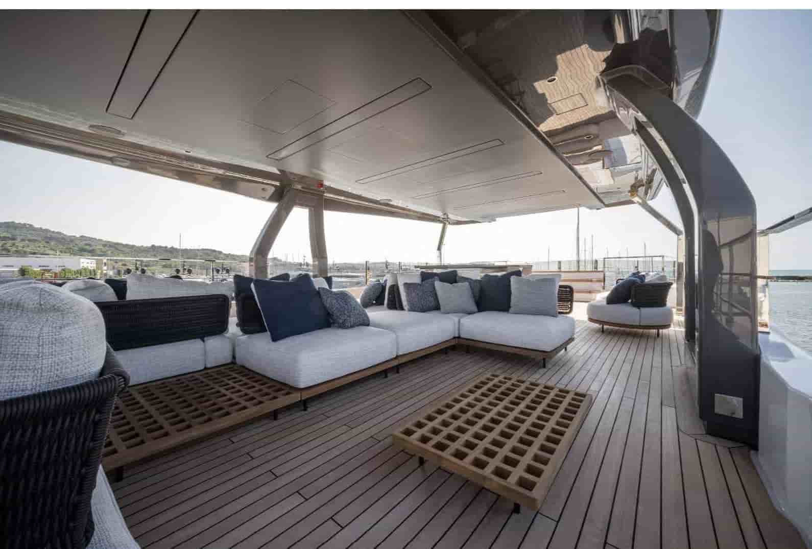 Custom Line Ferretti group CUSTOM LINE NAVETTA 42 - View 4