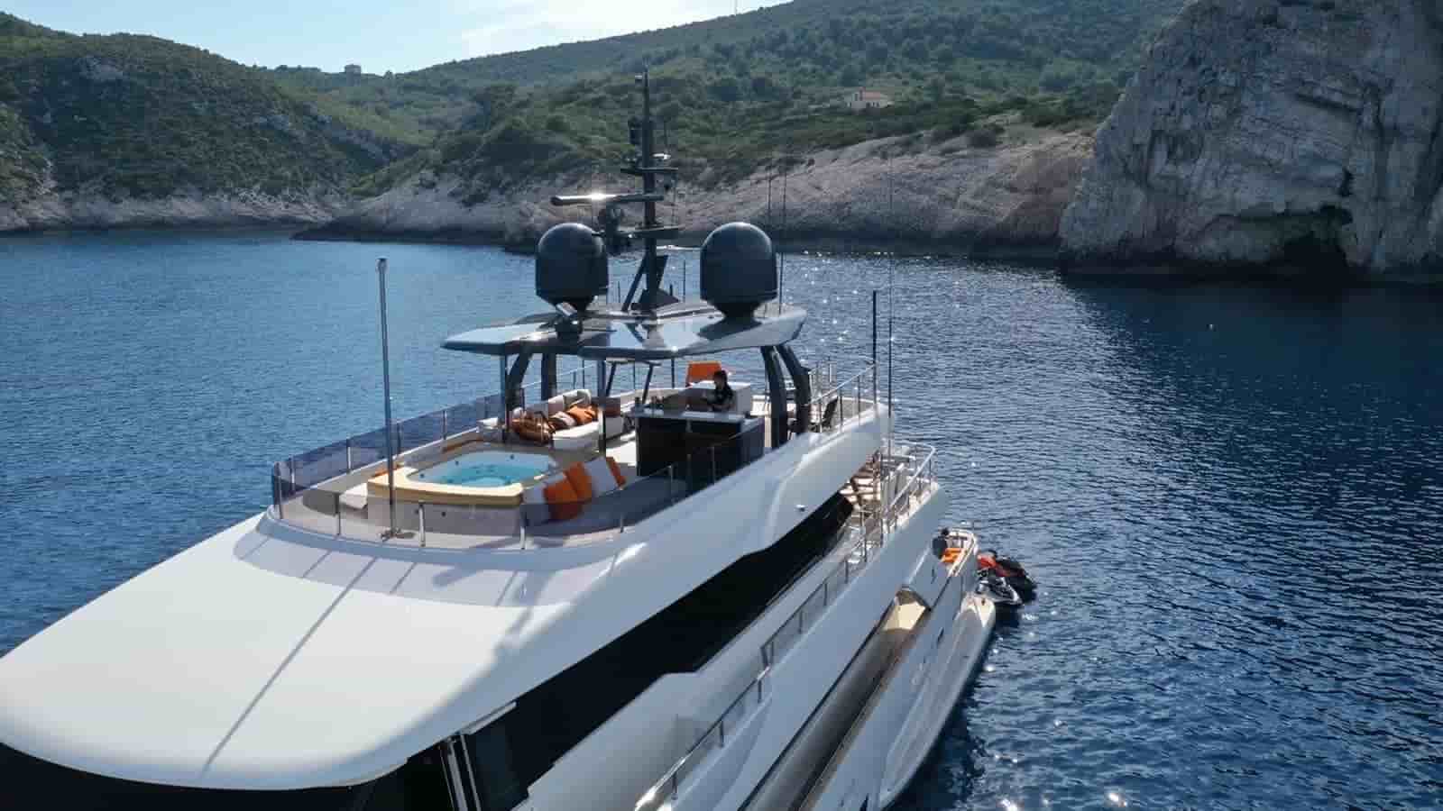 Ferretti Custom Line Custom Line navetta 33 - View 3