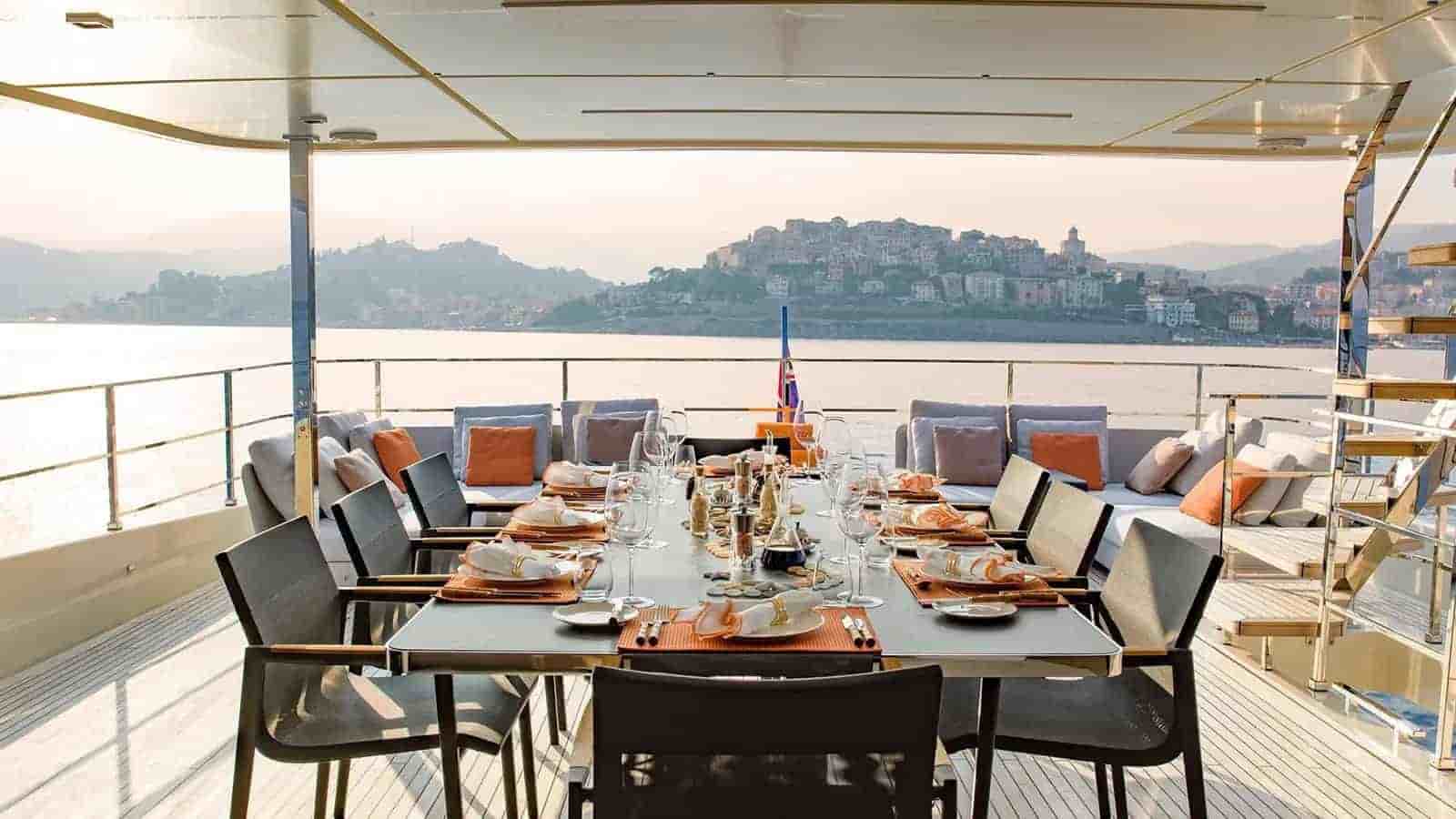 Ferretti Custom Line Custom Line Navetta 33 - View 9