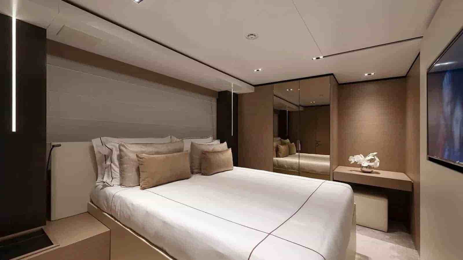 Ferretti Custom Line Custom Line Navetta 33 - View 20