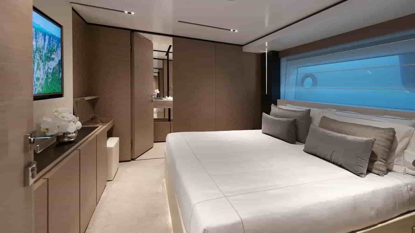 Ferretti Custom Line Custom Line Navetta 33 - View 21