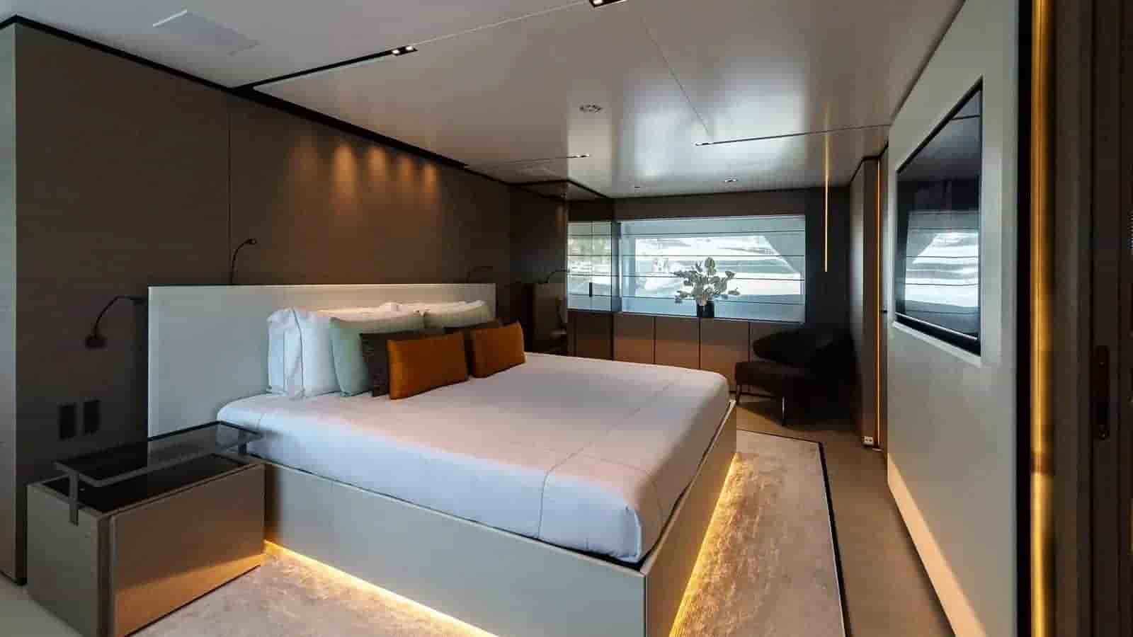 Ferretti Custom Line Custom Line Navetta 33 - View 22