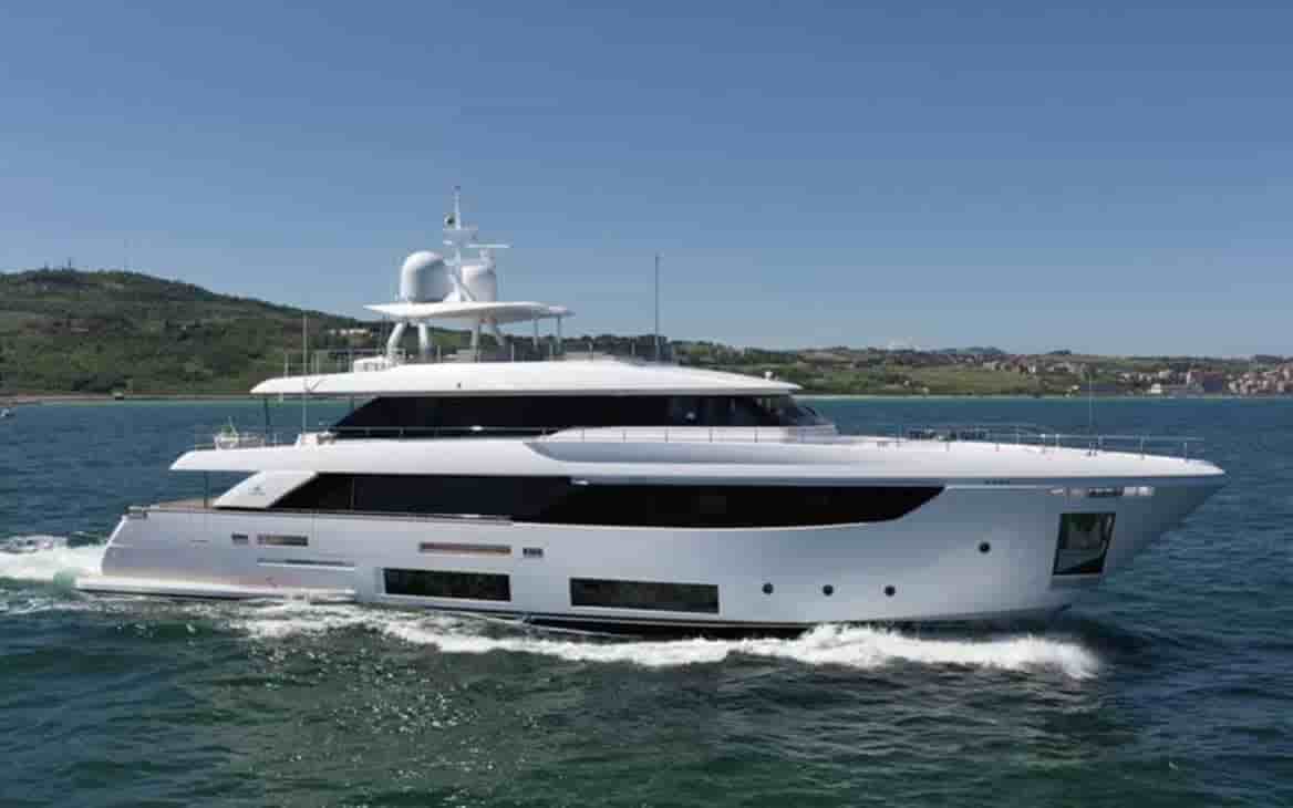 Ferretti Custom Line Custom Line Navetta 33 - View 6