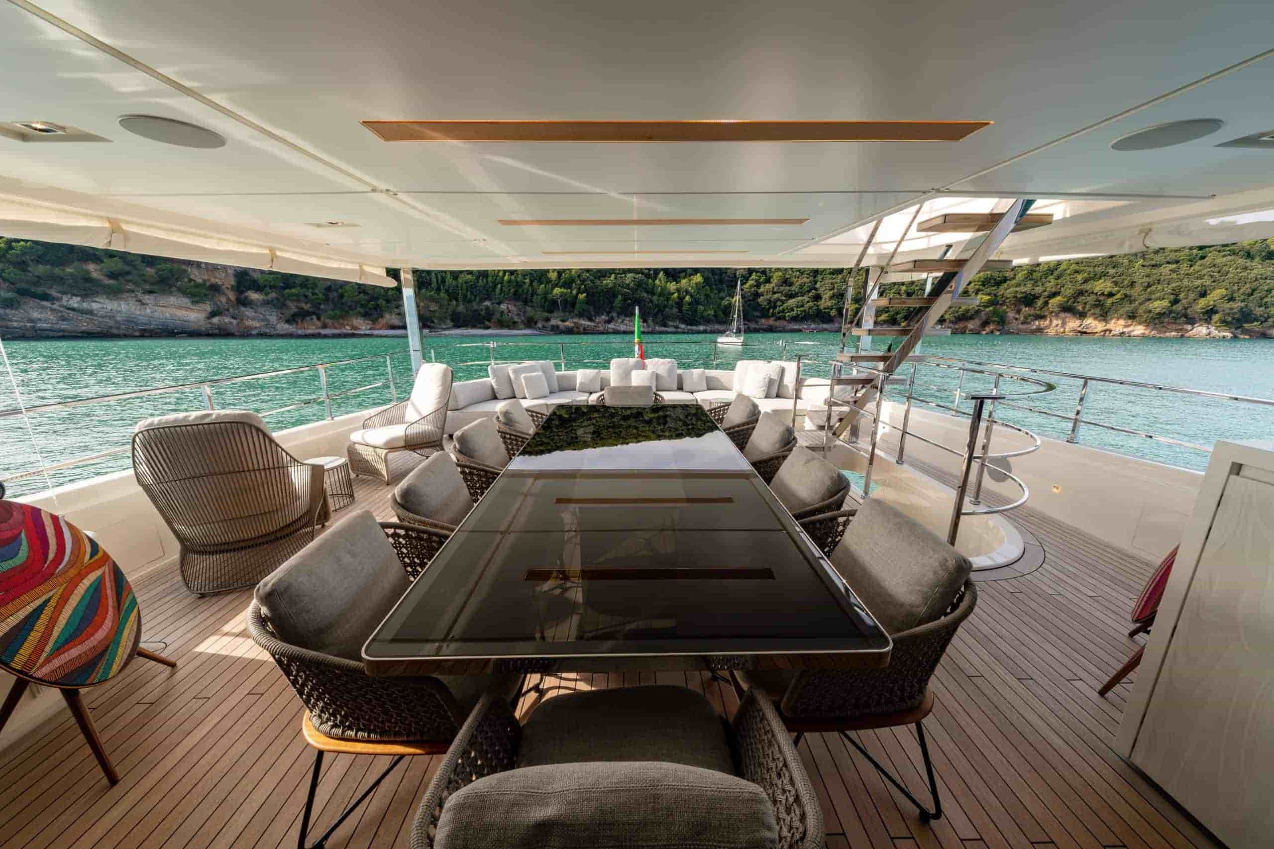 Ferretti Custom Line Custom Line 37 M Navetta - View 13
