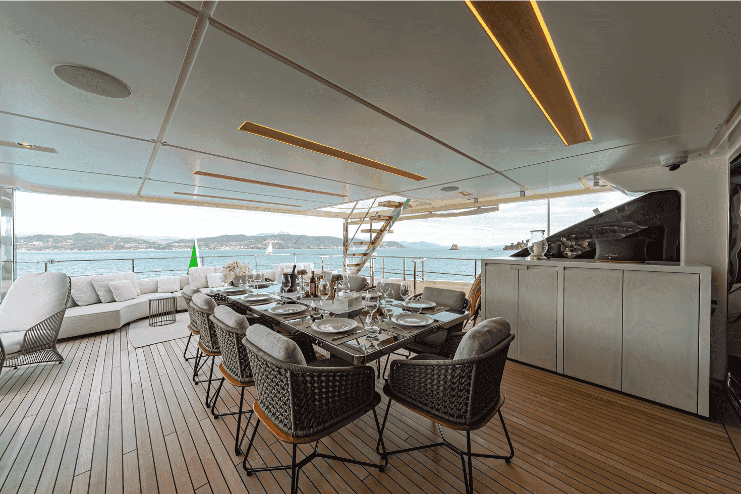 Ferretti Custom Line Custom Line 37 M Navetta - View 18