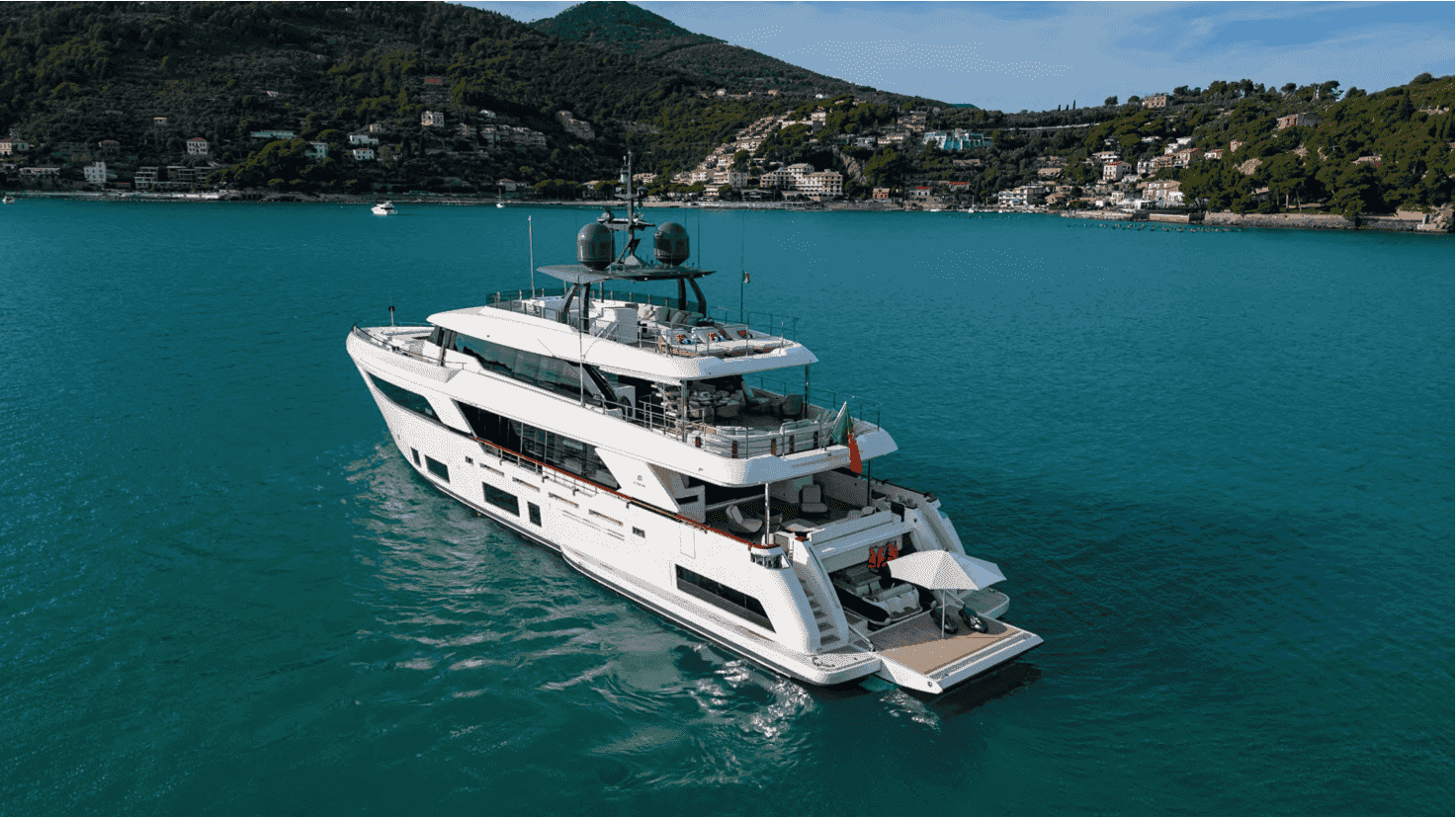 Ferretti Custom Line Custom Line 37 M Navetta - View 2