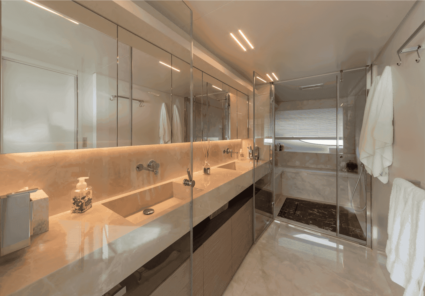 Ferretti Custom Line Custom Line 37 M Navetta - View 20