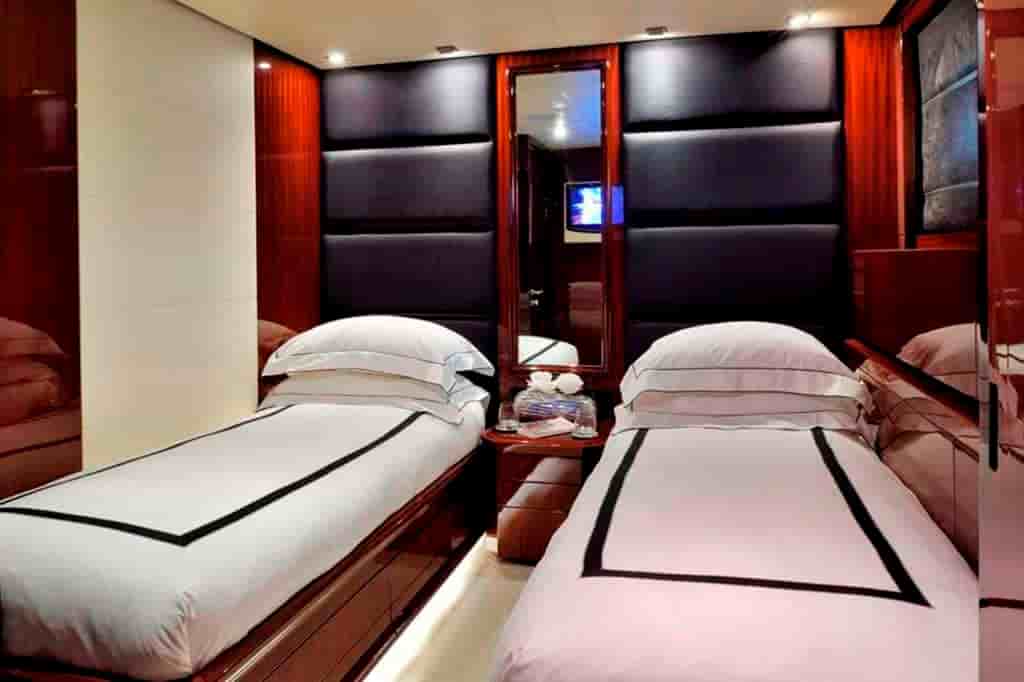 Isa ISA 120 sport yacht - View 17