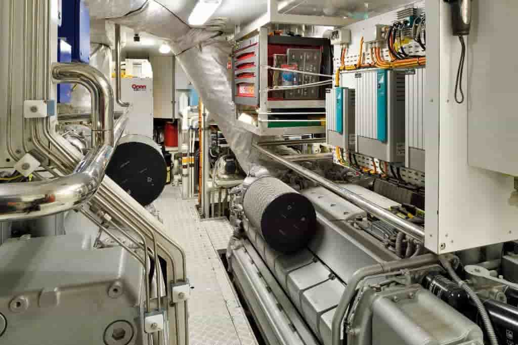 Isa ISA 120 sport yacht - View 18