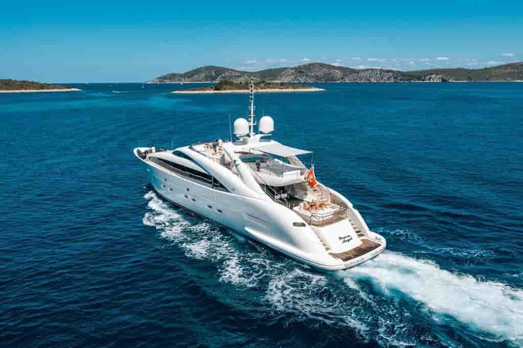 Isa ISA 120 sport yacht - View 3