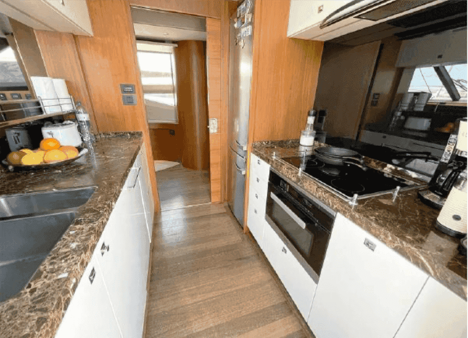 Princess Yachts Princess 82 (2014) - View 17