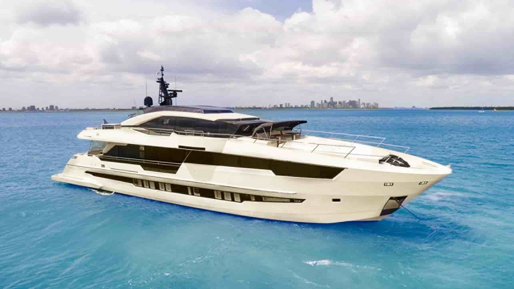 Astondoa 110 Century - View 2