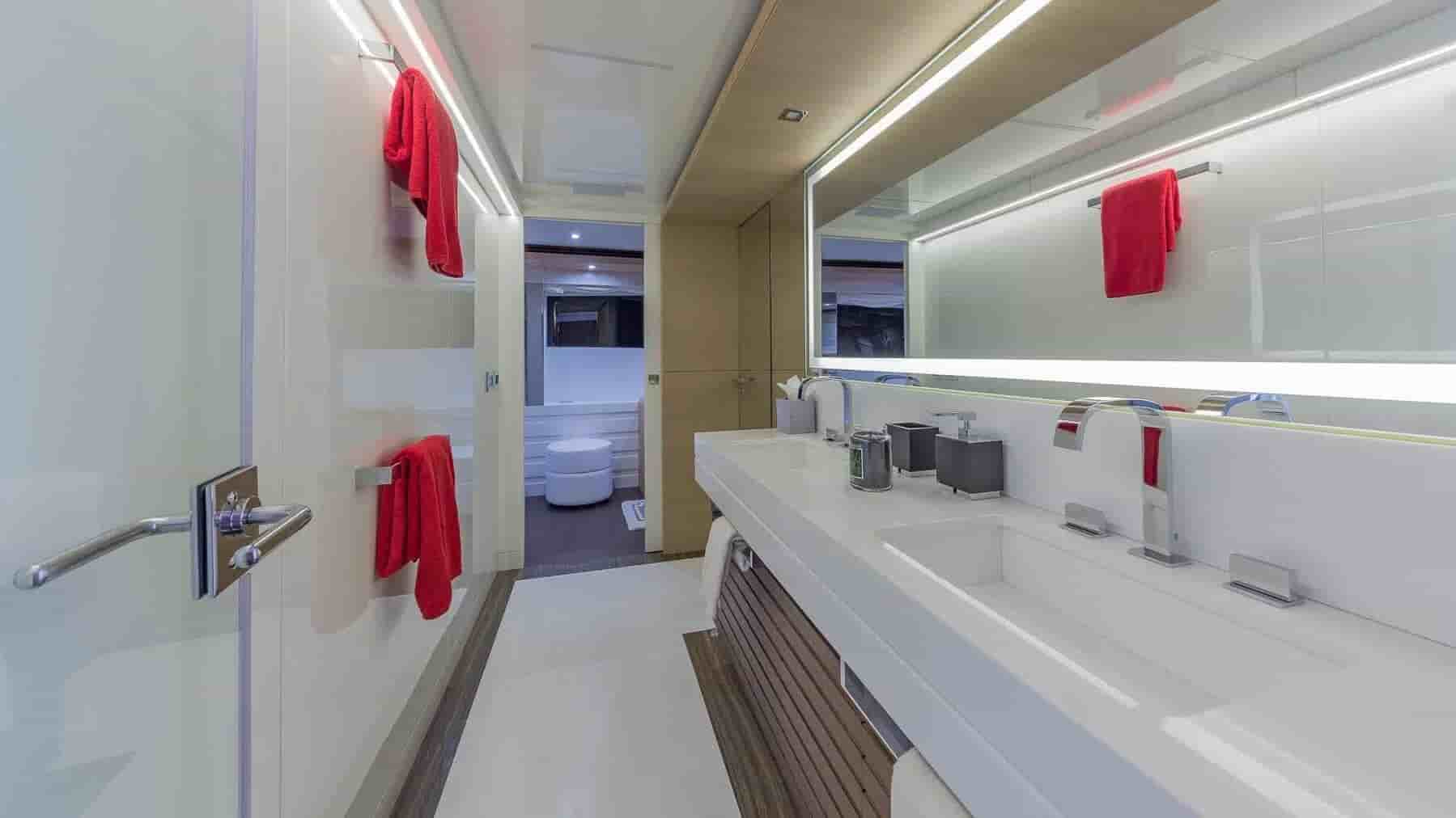 Astondoa 110 Century - View 40