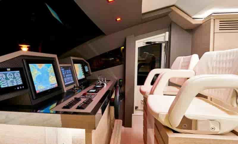 Astondoa 66 Flybridge - View 11