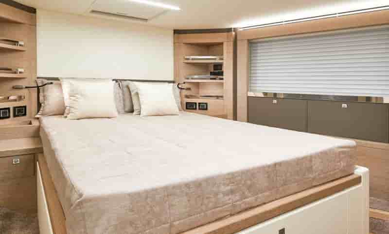 Astondoa 66 Flybridge - View 12