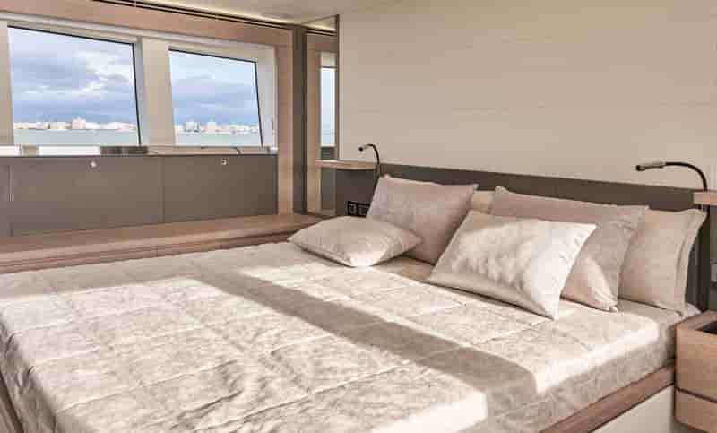 Astondoa 66 Flybridge - View 13