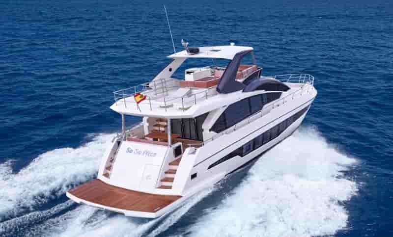 Astondoa 66 Flybridge - View 4