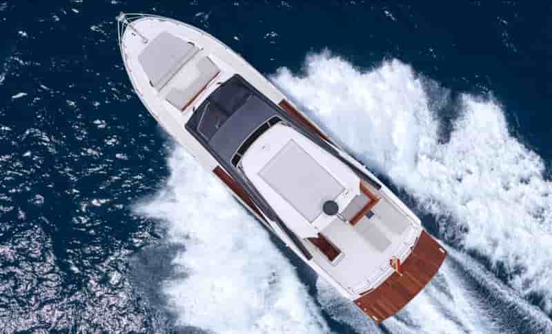 Astondoa 66 Flybridge - View 5