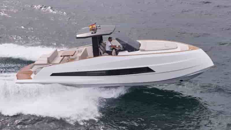 Astondoa 377 Coupe - View 3