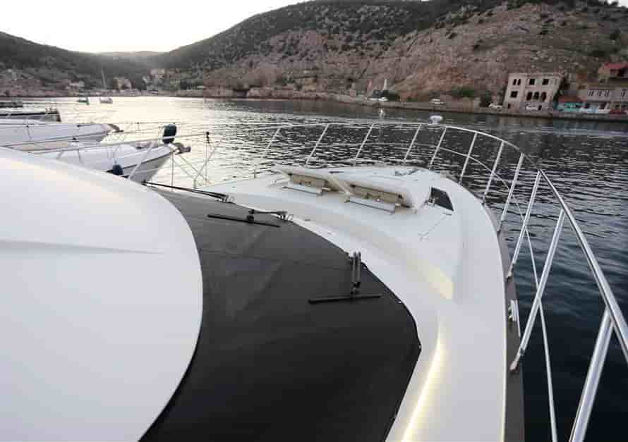 Marquis 630 Sport Yacht - View 12