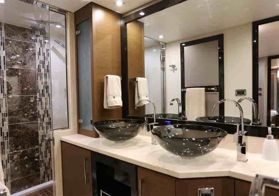 Marquis 630 Sport Yacht - View 18